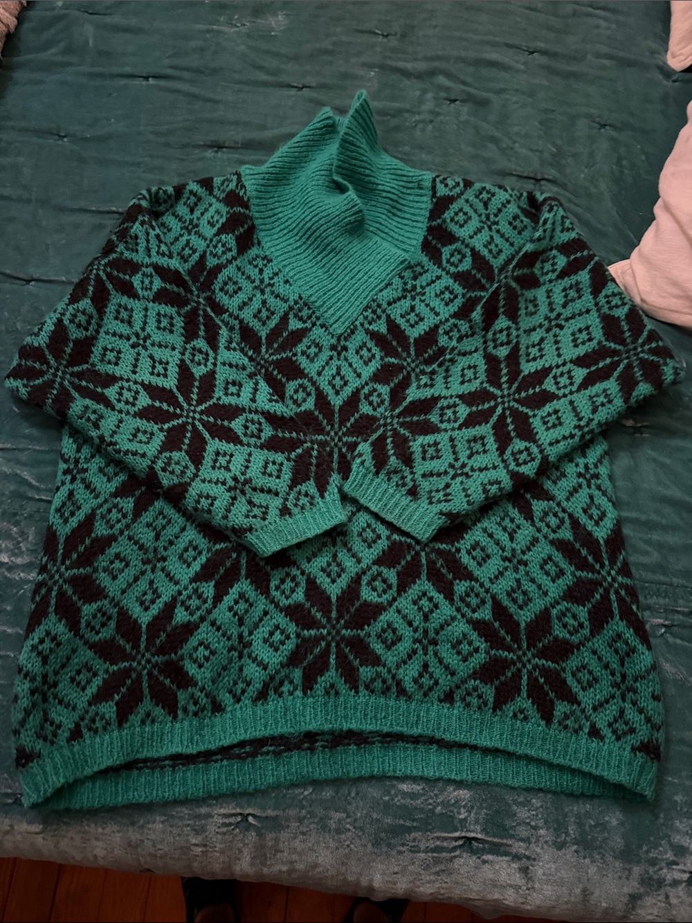 Vintage United Colors of Benneton Green and Black Patterned V-Neck Sweater